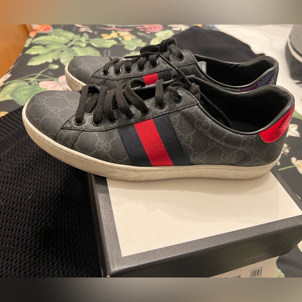 Gucci Supreme Men’s Sneaker Black GG Print with Red and Blue Stripe Sz 7